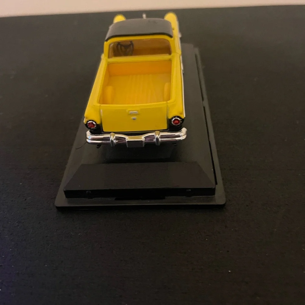 Ford Ranchero 1957 Black Yellow Truck Car Pickup Die Cast Model Toy Collectable - Picture 4 of 5